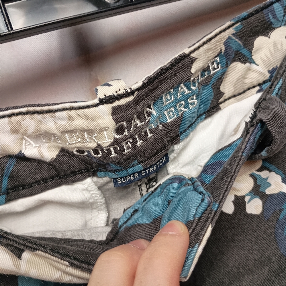 American‎ Eagle Floral Midi Shorts - Picture 3 of 6